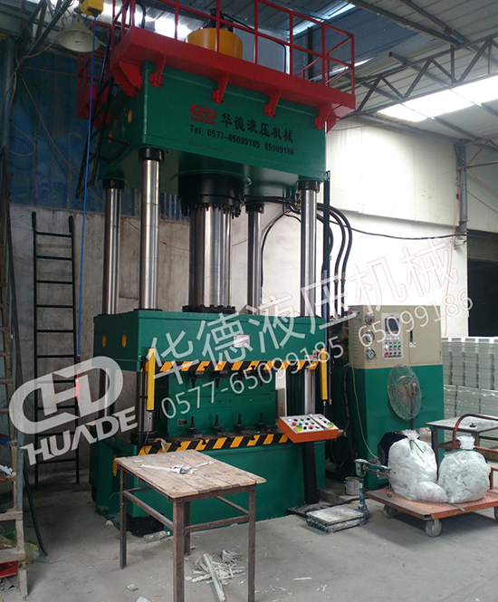 HDY71係(xi)列四(si)柱(zhu)液壓(ya)機
